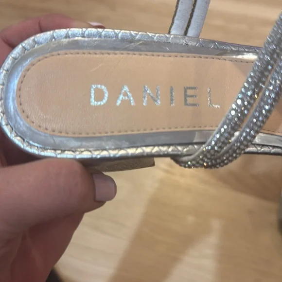 Daniel Pia Genuine Leather Silver Strappy Sandals NWT - Picture 2 of 3